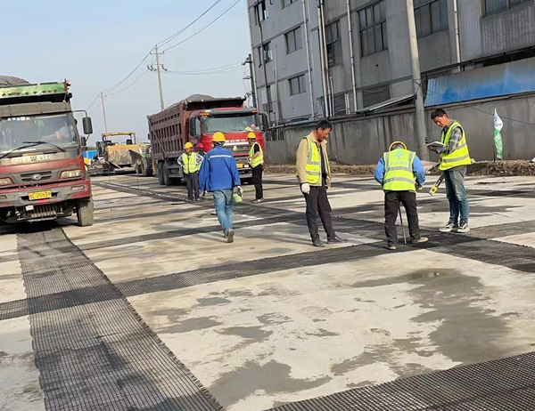江汉老材料的新故事：玻璃纤维土工格栅如何在‘白改黑’浪潮中重获新生？