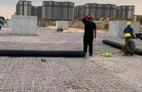 江汉土工格栅铺设前地基要怎么处理？